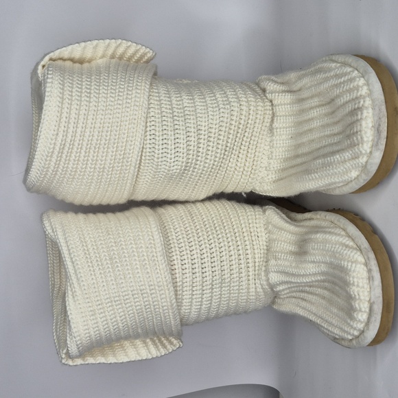 UGG Australia Classic Cardy CREAM Three Button Knit Boots Size 9 - Picture 6 of 16